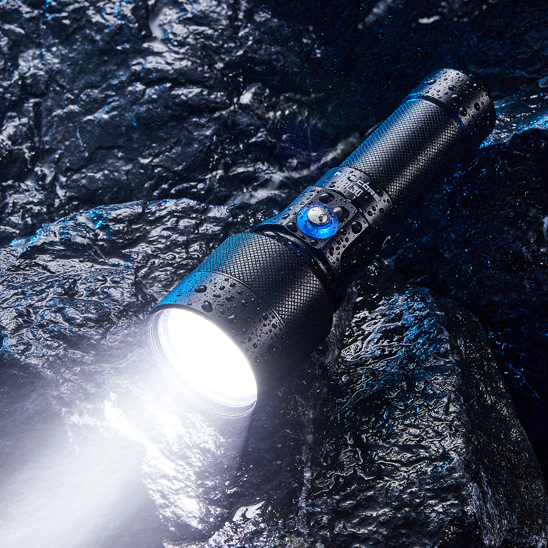 DL30 Linterna para Buceo 1,100 Lúmenes 788 M